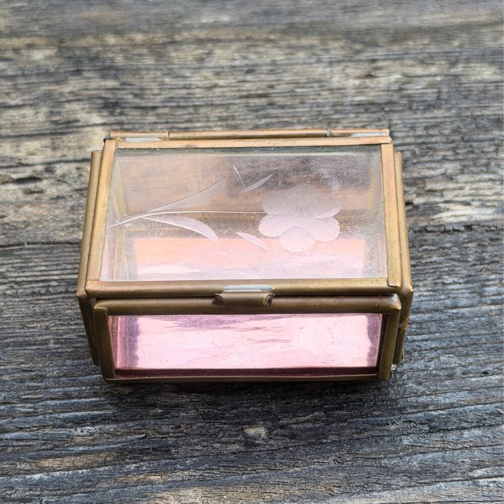 Vintage Via Vermont Etched Flower Pink Lavender Glass Brass Mirror Trinket Box - Picture 2 of 11